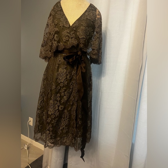 Vintage Women’s Midi Sleeveless Green Satin And Brown Lace Harold Levine Sze 6